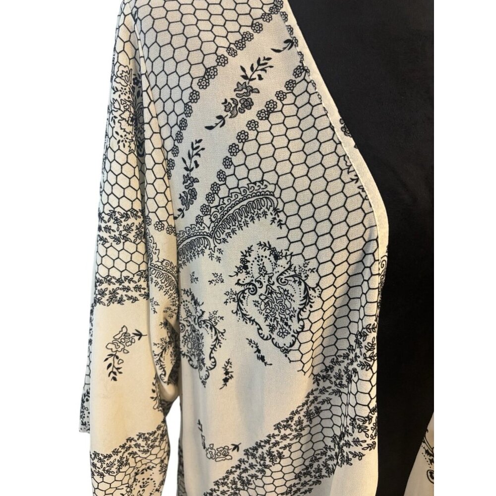 Boho Open Front Kimono With Black Fringe Trim & Floral Print Ivory & Black Light - Picture 3 of 11